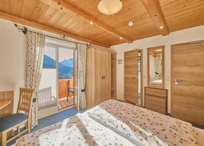 Gaestehaus Sonnenbichl بيت ضيافة